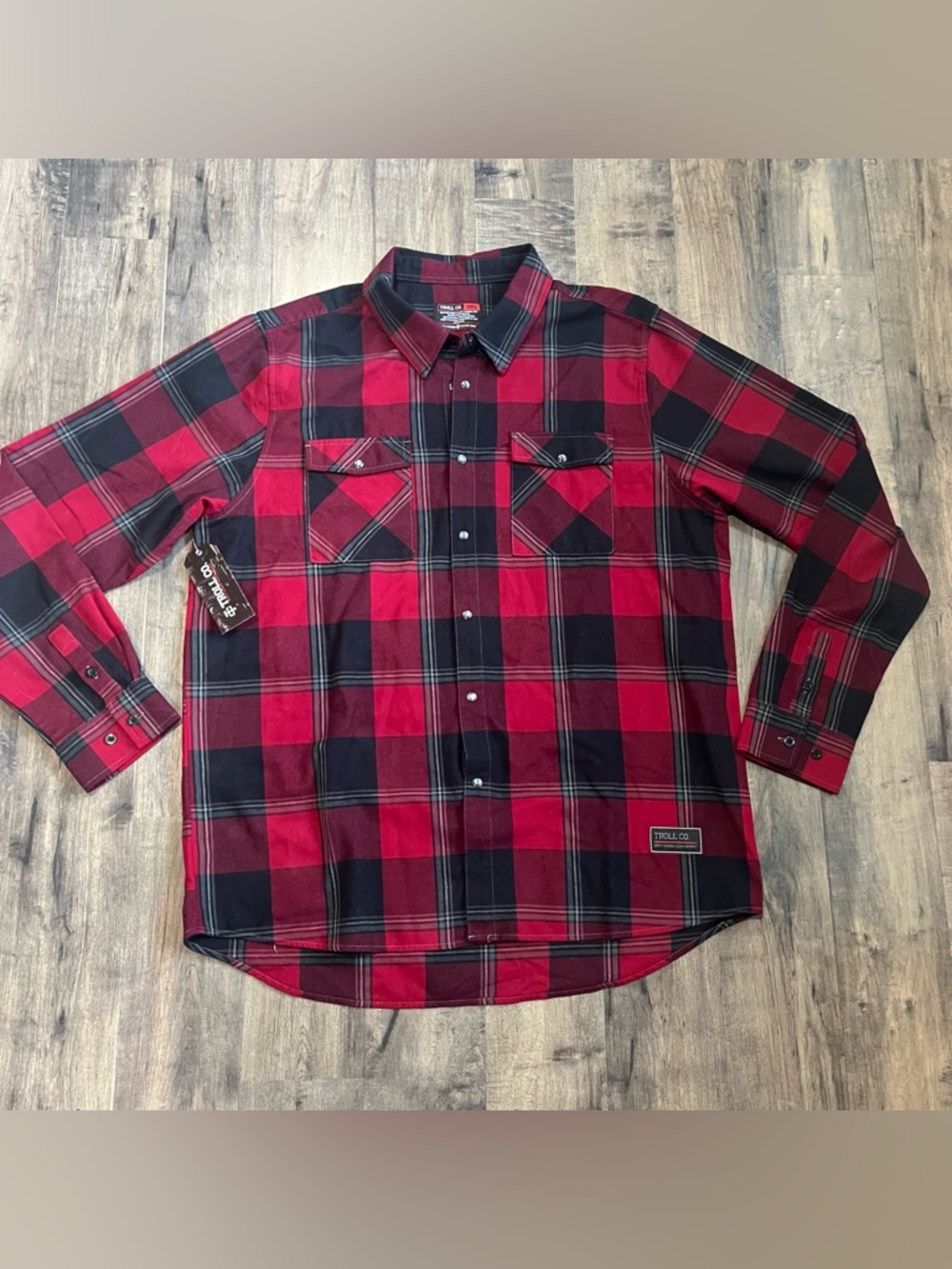 NWT Troll Co Mens Gridlock Flannel Men’s 3XL Red/Black Pearl Snap
New with tags